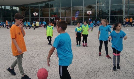 L’académie de basket arbitre les enfants du primaire